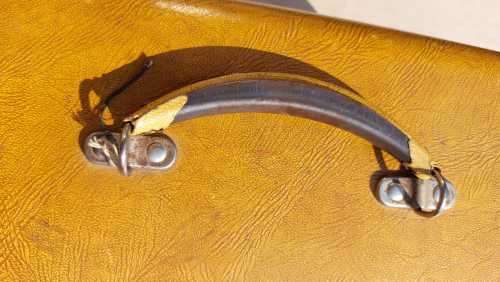 ICONIC VINTAGE 1960S LADIES CHENEY ENGLAND HARD SHELL VANITY CASE WITH 2 KEYS