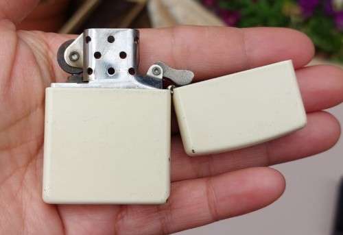 ZIPPO EVIL CLOWN WHITE CREAM MATT WINDPROOF LIGHTER FROM FEB 2008