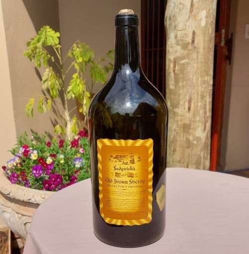 VINTAGE OLD BROWN SHERRY COLLECTORS 3L BROWN AMBER BOTTLE - EMPTY