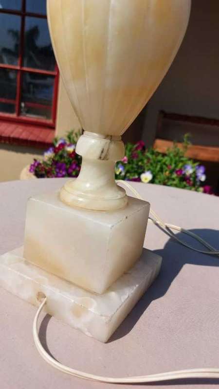 RESIN TABLE LAMP WITH MARBLE BASE IN GOOD WORKING CONDITION