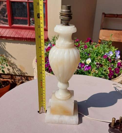 RESIN TABLE LAMP WITH MARBLE BASE IN GOOD WORKING CONDITION