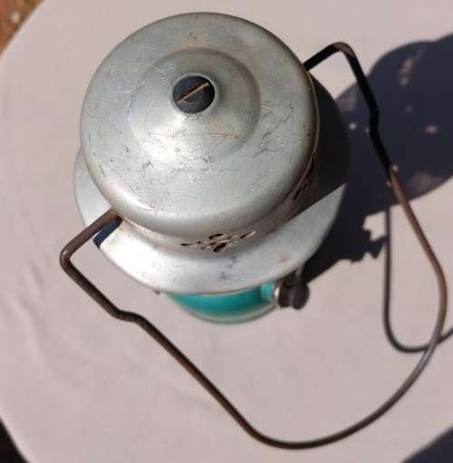 RARE COLEMAN 241G 1967 SINGLE MANTLE PARAFFIN PRESSURE LANTERN SEAFOAM GREEN JUDGED WORKING
