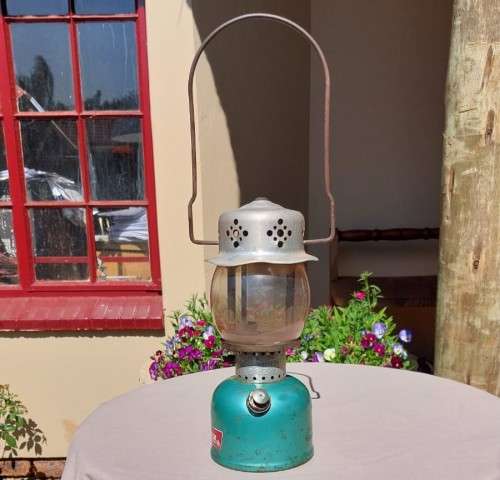 RARE COLEMAN 241G 1967 SINGLE MANTLE PARAFFIN PRESSURE LANTERN SEAFOAM GREEN JUDGED WORKING