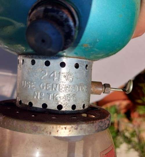 RARE COLEMAN 241G 1967 SINGLE MANTLE PARAFFIN PRESSURE LANTERN SEAFOAM GREEN JUDGED WORKING