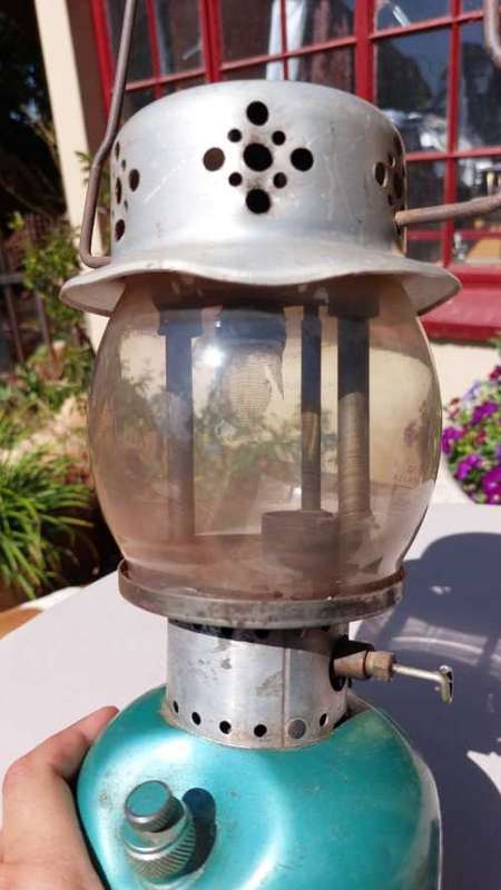 RARE COLEMAN 241G 1967 SINGLE MANTLE PARAFFIN PRESSURE LANTERN SEAFOAM GREEN JUDGED WORKING