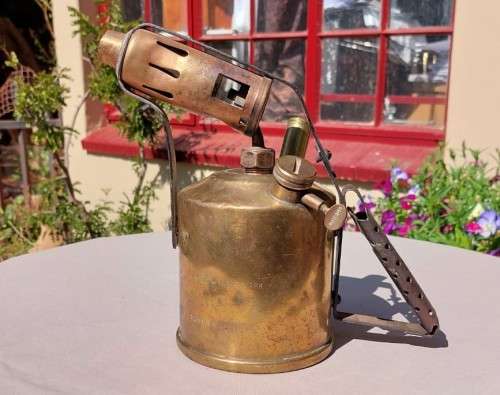 BURMOS BRASS BLOWTORCH VINTAGE PARAFFIN 2 PINT (about 1L) CAPACITY BY TOWNSON and COXSON ENGLAND
