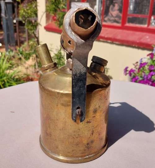 BURMOS BRASS BLOWTORCH VINTAGE PARAFFIN 2 PINT (about 1L) CAPACITY BY TOWNSON and COXSON ENGLAND