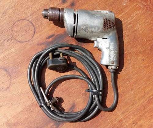 VINTAGE 1950S BLACK AND DECKER HEAVY DUTY DRILL WITH A JACOBS CHUCK AND KEY MADE IN ENGLAND WORKING