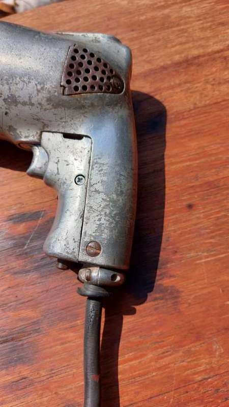 VINTAGE 1950S BLACK AND DECKER HEAVY DUTY DRILL WITH A JACOBS CHUCK AND KEY MADE IN ENGLAND WORKING