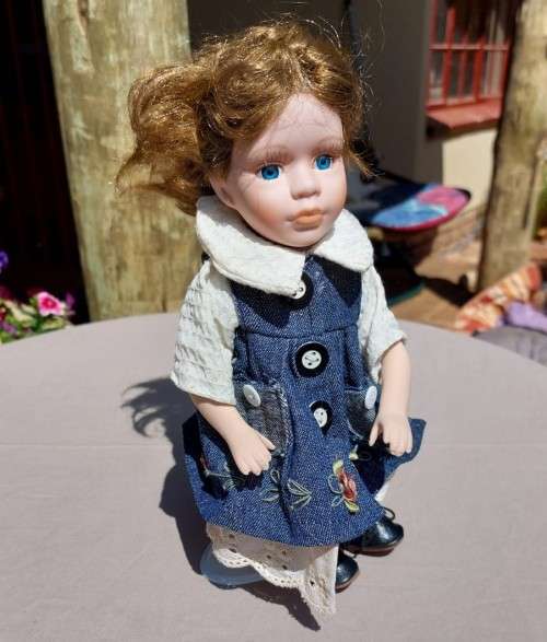 CUTE HIGH QUALITY PORCELAIN DOLL WITH BLUE EYES AND BIG EYELASHES ON STAND