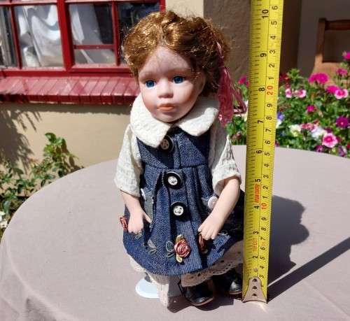 CUTE HIGH QUALITY PORCELAIN DOLL WITH BLUE EYES AND BIG EYELASHES ON STAND