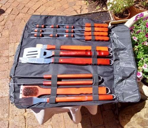 18 PIECE STAINLESS STEEL BBQ UTENSIL SET WITH PORTABLE CARRY BAG IN GOOD USED CONDITION