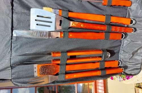 18 PIECE STAINLESS STEEL BBQ UTENSIL SET WITH PORTABLE CARRY BAG IN GOOD USED CONDITION