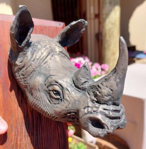 WHITE RHINO HENKMAM CLAY SCULPTURE WITH BRONZE COATING ON WOODEN WALL MOUNT