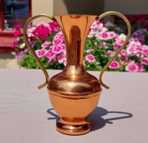 SMALL 15CM HIGH COPPER AMPHORA VASE WITH BRASS HANDLES