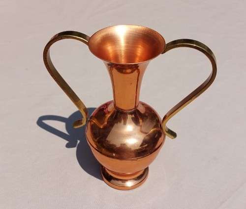SMALL 15CM HIGH COPPER AMPHORA VASE WITH BRASS HANDLES