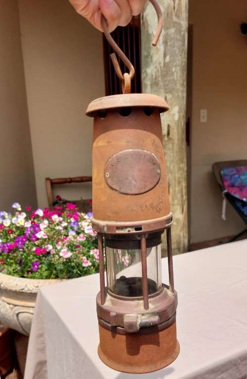 OLD VICTOR KENT WOLF NO 1 MINERS SAFETY LAMP IN WORKING ORDER!