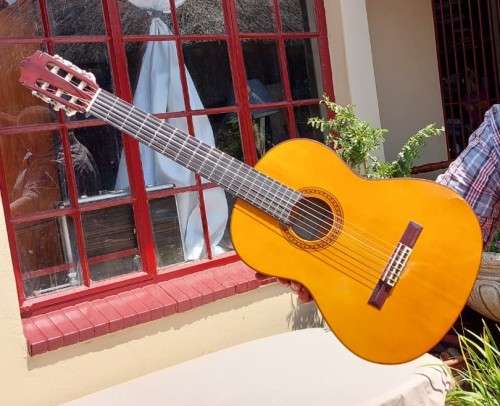 VINTAGE 1993 YAMAHA CG-120 A CLASSICAL GUITAR SERIAL NO 30812635 IN GOOD CONDITION