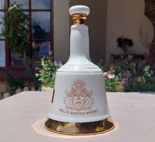 PRINCE WILLIAM OF WALES 1982 RARE LIMITED EDITION BELLS WHISKY WADE DECANTER - UNSEALED BUT FULL