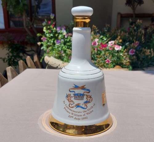 PRINCE WILLIAM OF WALES 1982 RARE LIMITED EDITION BELLS WHISKY WADE DECANTER - UNSEALED BUT FULL