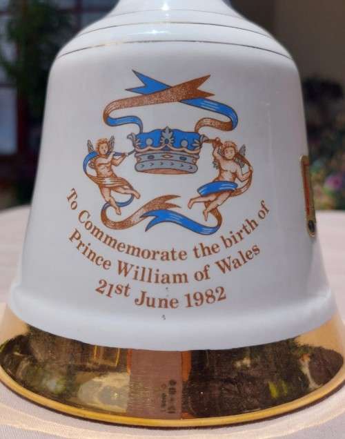 PRINCE WILLIAM OF WALES 1982 RARE LIMITED EDITION BELLS WHISKY WADE DECANTER - UNSEALED BUT FULL