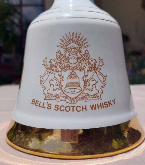 PRINCE WILLIAM OF WALES 1982 RARE LIMITED EDITION BELLS WHISKY WADE DECANTER - UNSEALED BUT FULL