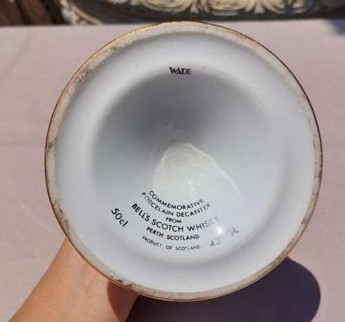 PRINCE WILLIAM OF WALES 1982 RARE LIMITED EDITION BELLS WHISKY WADE DECANTER - UNSEALED BUT FULL