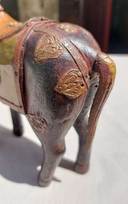 MARWARI INDIA WAR HORSE WITH BRASS ARMOUR AND COPPER INLAY - HAND CARVED - VINTAGE - 20CM HIGH