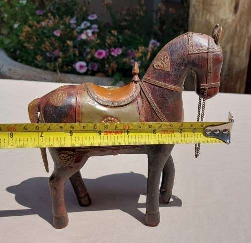 MARWARI INDIA WAR HORSE WITH BRASS ARMOUR AND COPPER INLAY - HAND CARVED - VINTAGE - 20CM HIGH