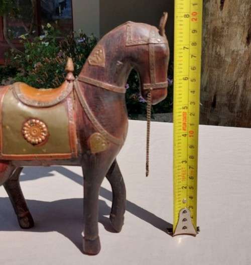 MARWARI INDIA WAR HORSE WITH BRASS ARMOUR AND COPPER INLAY - HAND CARVED - VINTAGE - 20CM HIGH