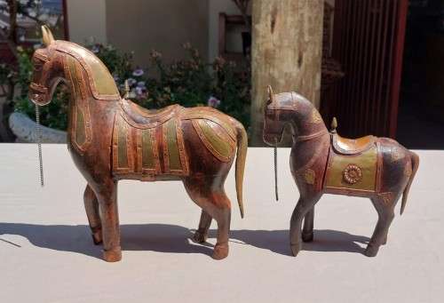 MARWARI INDIA WAR HORSE WITH BRASS ARMOUR AND COPPER INLAY - HAND CARVED - VINTAGE - 20CM HIGH