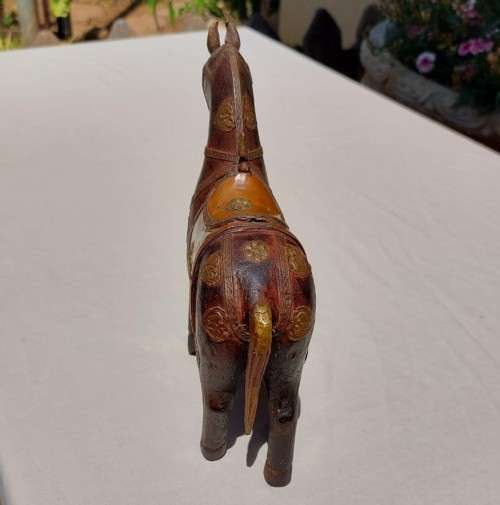 MARWARI INDIA WAR HORSE WITH BRASS ARMOUR AND COPPER INLAY - HAND CARVED - VINTAGE - 20CM HIGH
