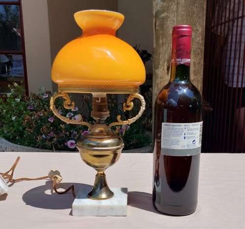 VINTAGE RETRO MUSTARD GLASS LAMP SHADE WITH BRASS ARMS AND SHADE RIM, METAL STAND AND MARBLE BASE