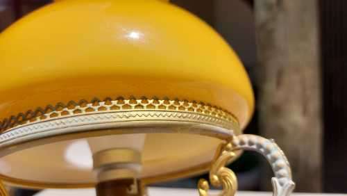 VINTAGE RETRO MUSTARD GLASS LAMP SHADE WITH BRASS ARMS AND SHADE RIM, METAL STAND AND MARBLE BASE
