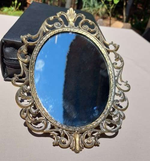 ITALIAN MADE VINTAGE OVAL BRASS MIRROR FRAME