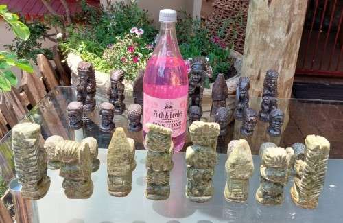 WONDERFUL SET OF 32 AFRICAN RHODESIAN SOAPSTONE CHESS PIECES  HANDCARVED AND RARE - KING 15CM HIGH!