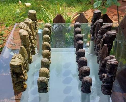 WONDERFUL SET OF 32 AFRICAN RHODESIAN SOAPSTONE CHESS PIECES  HANDCARVED AND RARE - KING 15CM HIGH!