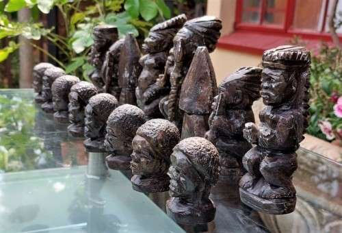 WONDERFUL SET OF 32 AFRICAN RHODESIAN SOAPSTONE CHESS PIECES  HANDCARVED AND RARE - KING 15CM HIGH!