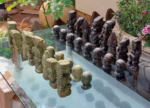 WONDERFUL SET OF 32 AFRICAN RHODESIAN SOAPSTONE CHESS PIECES  HANDCARVED AND RARE - KING 15CM HIGH!
