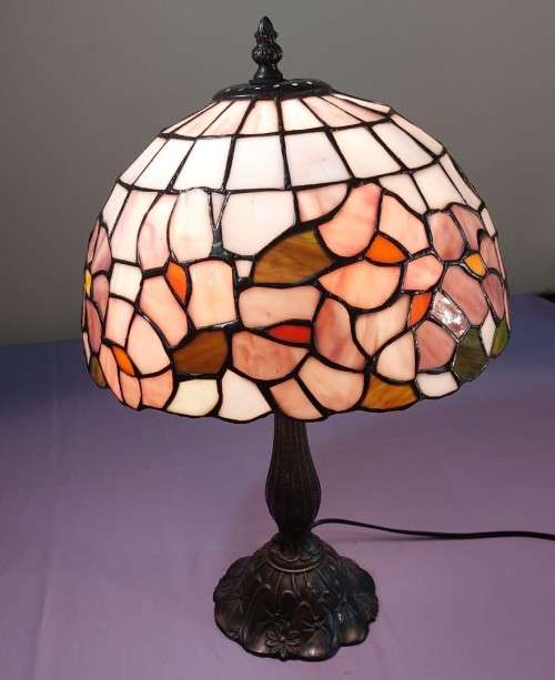 TIFFANY STYLE STAINED GLASS MOSAIC FLOWER LAMP  WORKING AND IN TACT