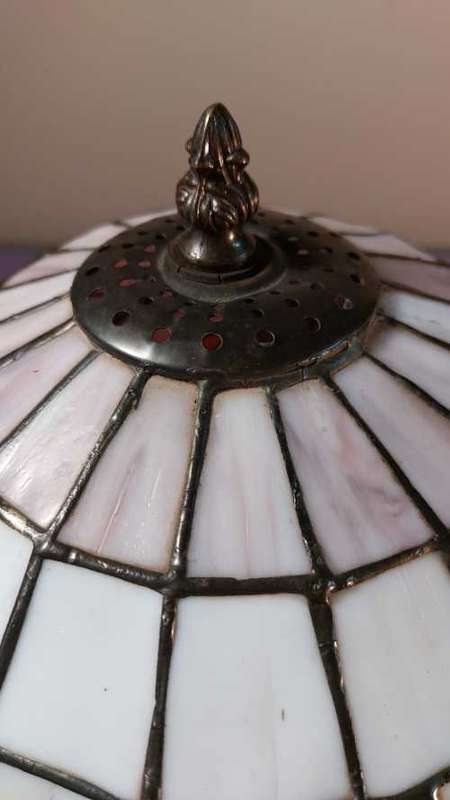 TIFFANY STYLE STAINED GLASS MOSAIC FLOWER LAMP  WORKING AND IN TACT