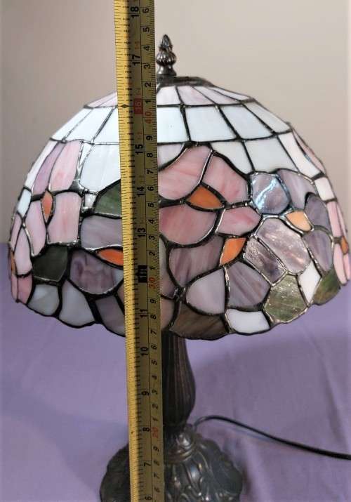 TIFFANY STYLE STAINED GLASS MOSAIC FLOWER LAMP  WORKING AND IN TACT