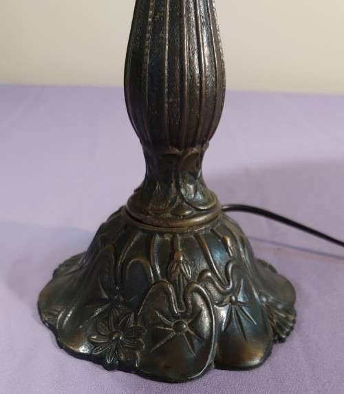 TIFFANY STYLE STAINED GLASS MOSAIC FLOWER LAMP  WORKING AND IN TACT