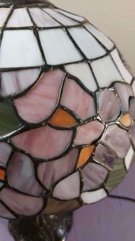 TIFFANY STYLE STAINED GLASS MOSAIC FLOWER LAMP  WORKING AND IN TACT