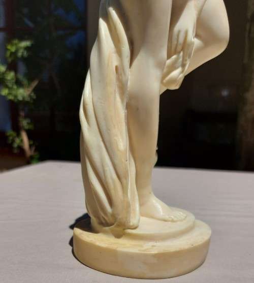 CLASSICAL NUDE FEMALE VENUS RESIN STATUE 36CM HIGH