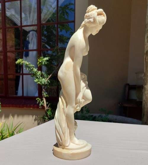 CLASSICAL NUDE FEMALE VENUS RESIN STATUE 36CM HIGH