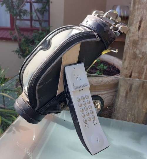 HOLE IN ONE MINIATURE (25CM HIGH) GOLF BAG PHONE WITH CLUBS AND WHEELS