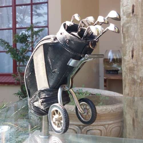 HOLE IN ONE MINIATURE (25CM HIGH) GOLF BAG PHONE WITH CLUBS AND WHEELS