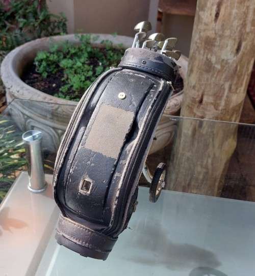 HOLE IN ONE MINIATURE (25CM HIGH) GOLF BAG PHONE WITH CLUBS AND WHEELS