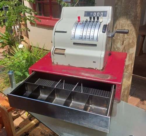 RARE HUGIN 1950S KASSAREGISTER SWEDEN MODEL KA 33 - STEEL 22,4KG 46CM WIDE  CRANK LEVER WORKING